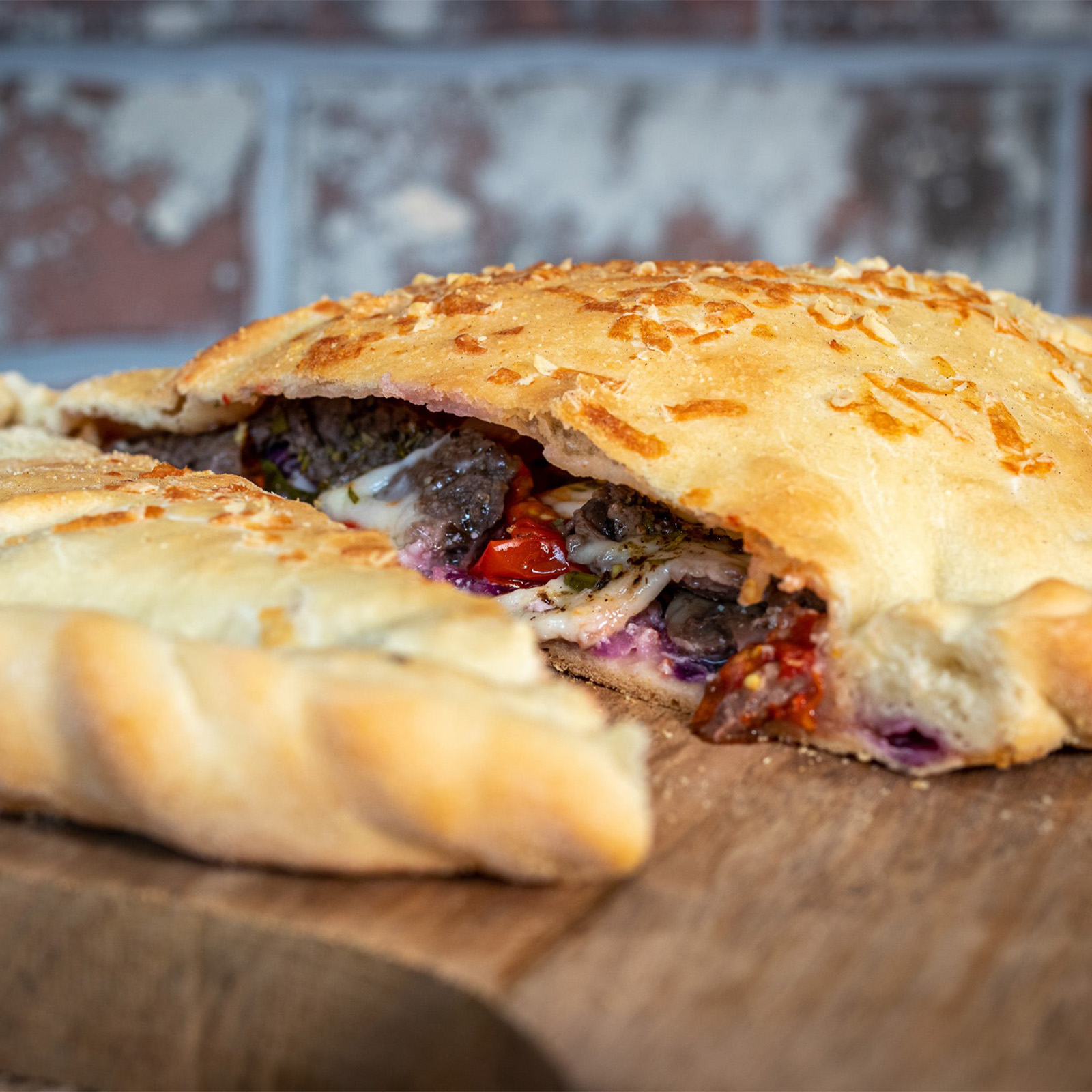 Goldbraun gebackene Calzone vom Hirsch mit knuspriger Teigkruste